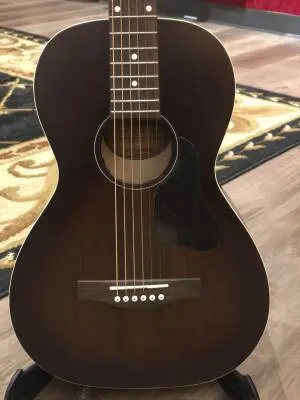 Art & Lutherie Roadhouse Bourbon Burst